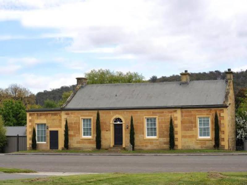 The Red Feather Inn Launceston Exterior photo