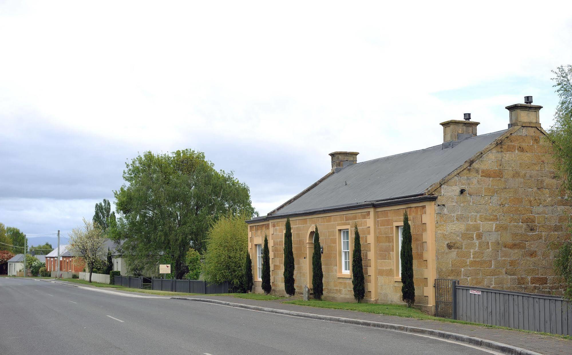 The Red Feather Inn Launceston Exterior photo